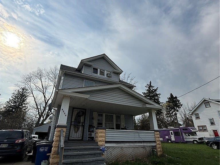 Listing photo 2