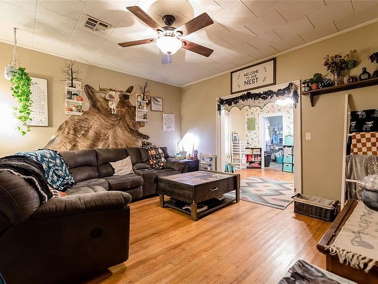 Listing photo 3