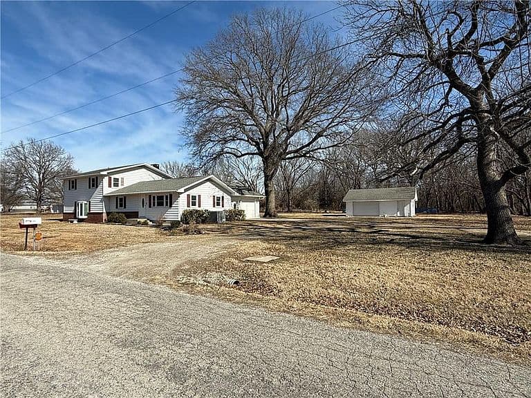 Listing photo 4