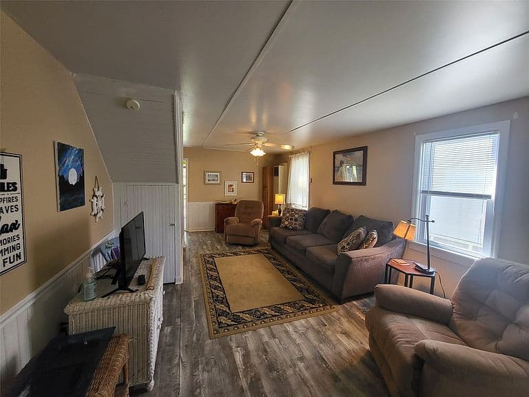 Listing photo 5