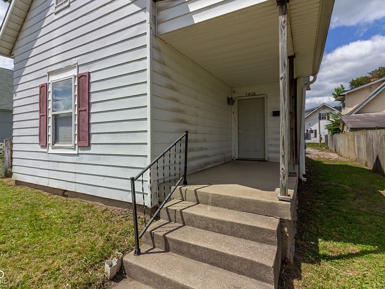 Listing photo 3
