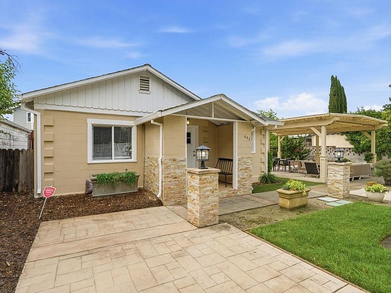 Listing photo 4