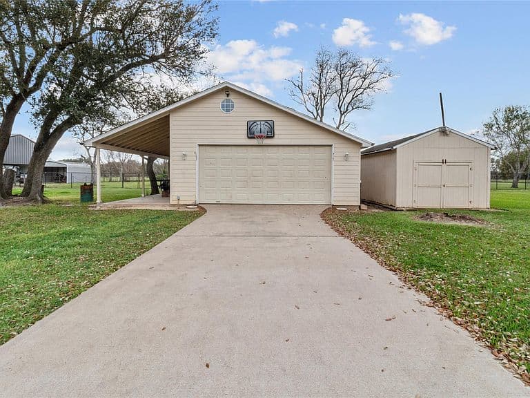 Listing photo 4