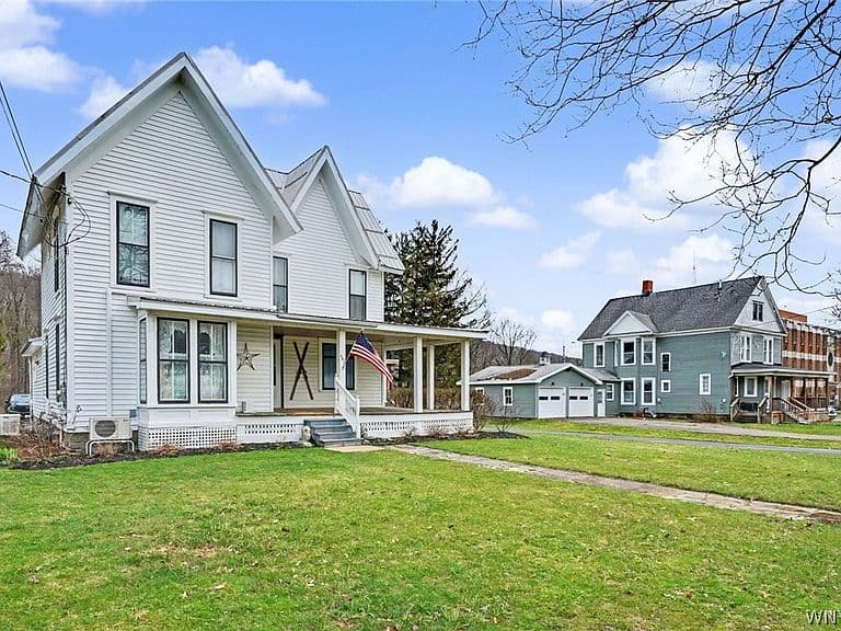 Listing photo 2