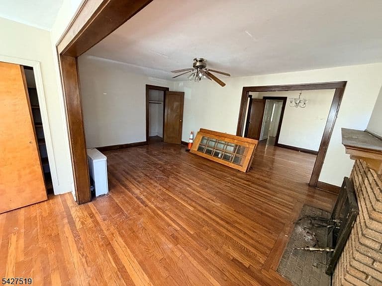 Listing photo 5