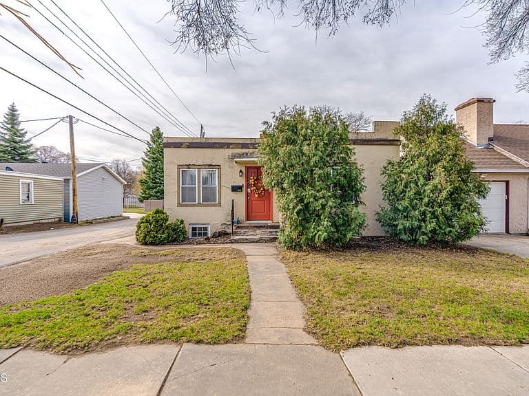 Listing photo 3