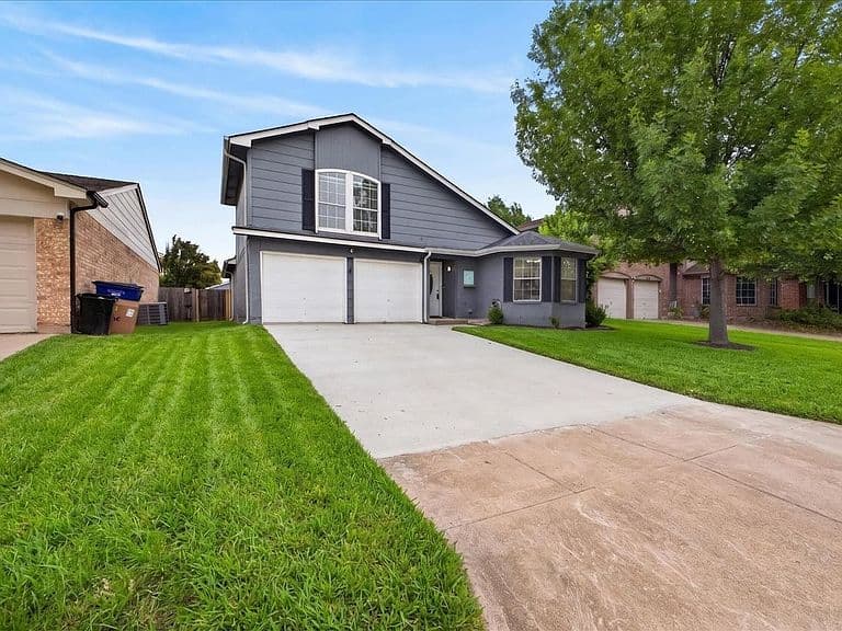Listing photo 2