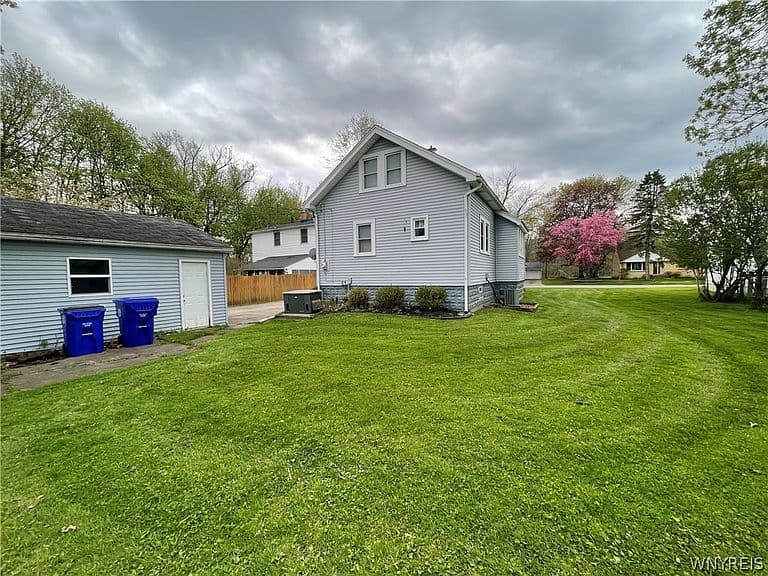 Listing photo 3