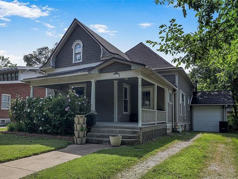 Listing photo 2