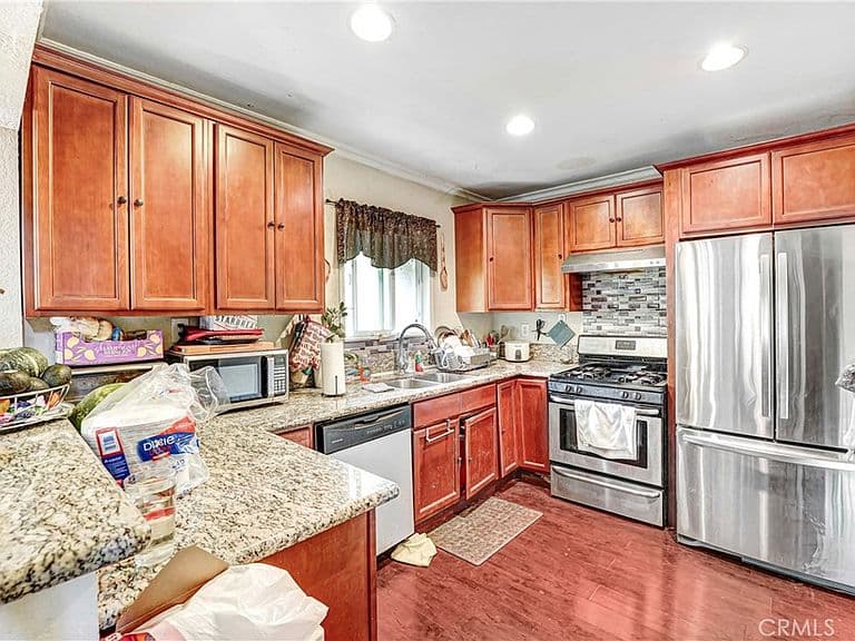 Listing photo 5