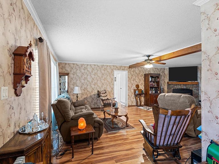 Listing photo 3