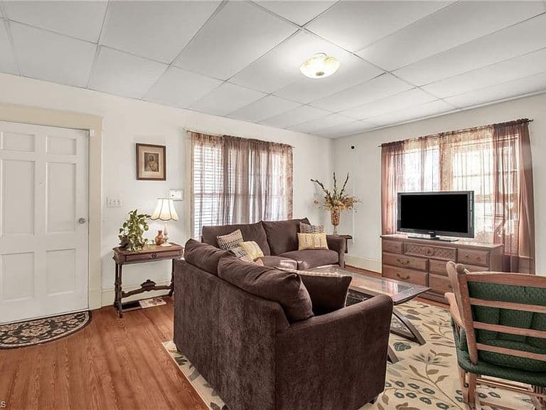 Listing photo 5