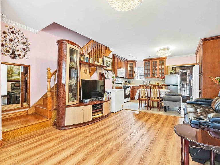 Listing photo 5