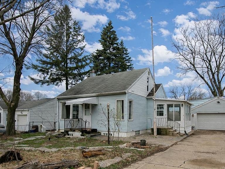 Listing photo 2