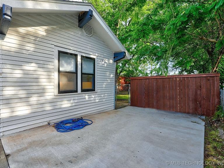 Listing photo 3