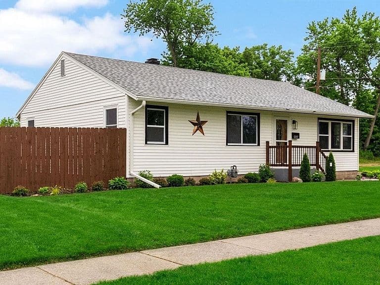 Listing photo 2