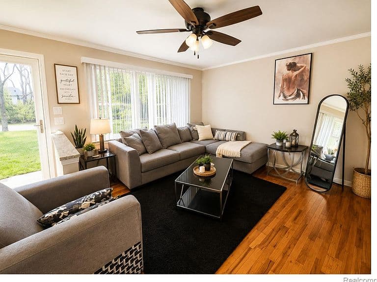 Listing photo 4