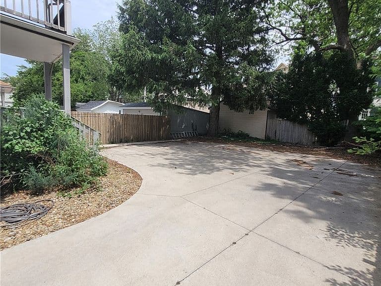 Listing photo 3