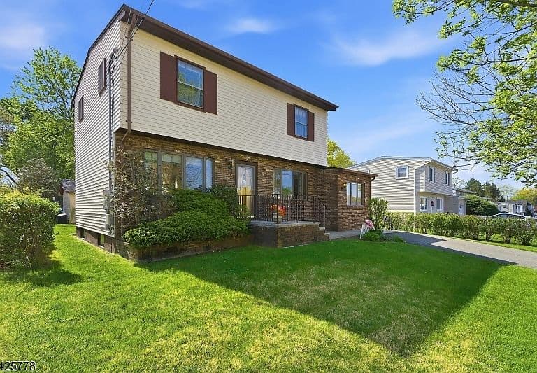 Listing photo 3