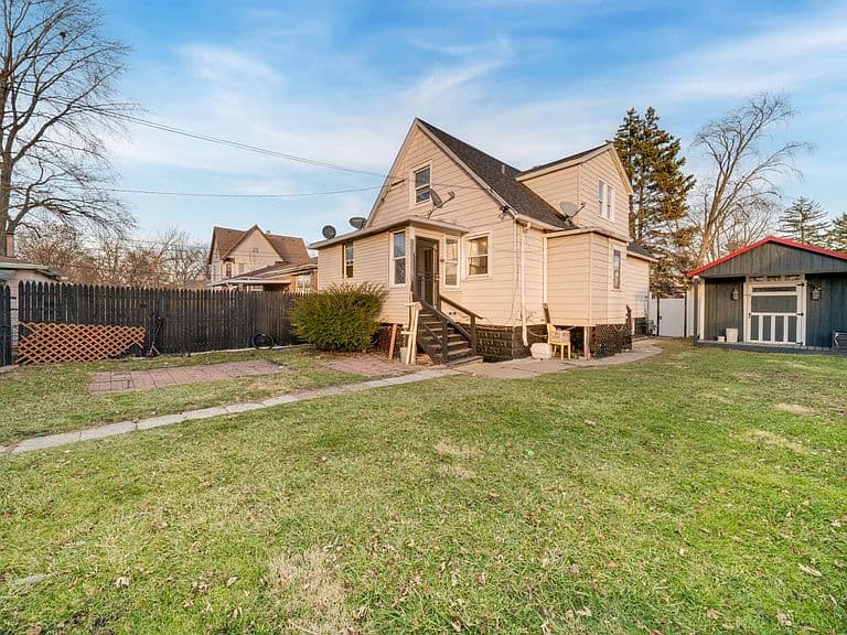 Listing photo 3