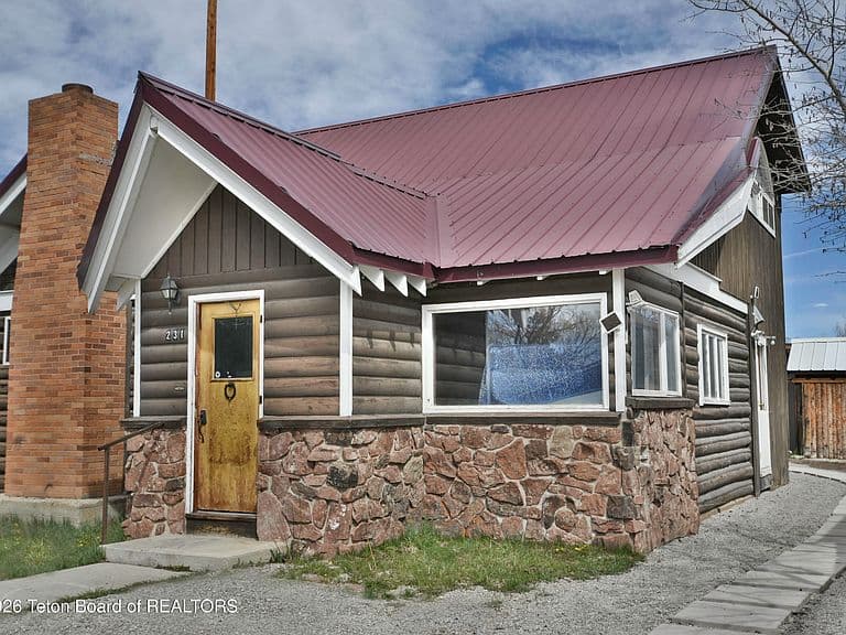 Listing photo 2