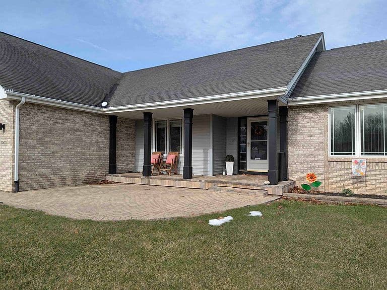 Listing photo 3