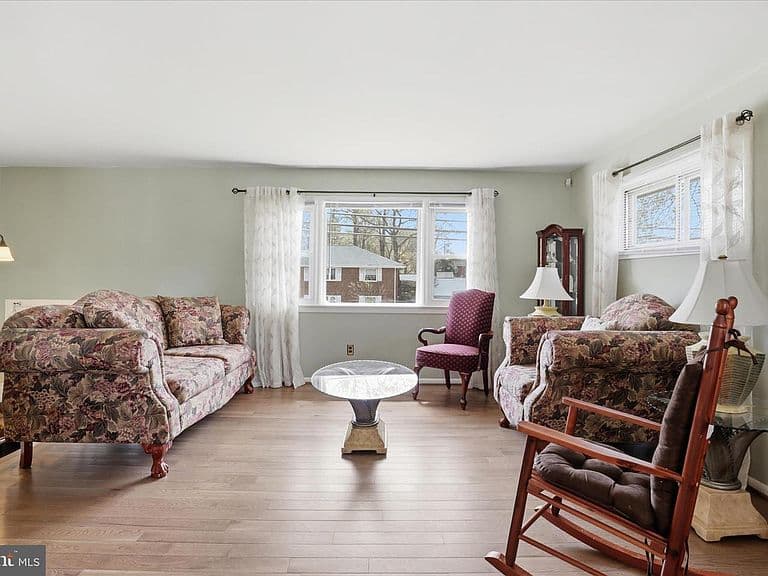 Listing photo 4