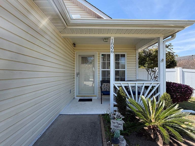 Listing photo 4