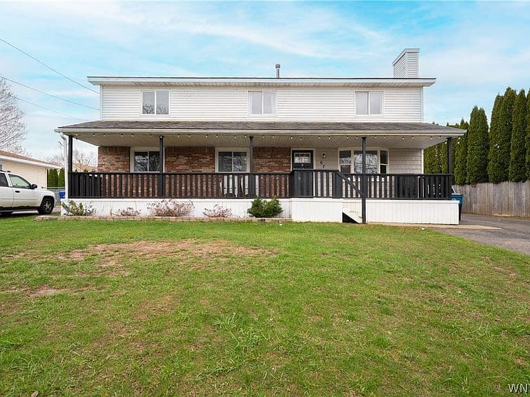Listing photo 2