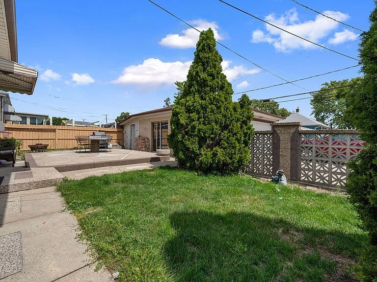 Listing photo 4