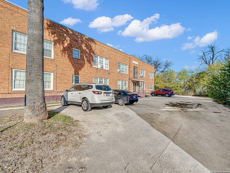 Listing photo 5