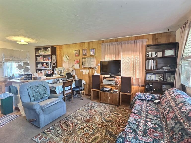 Listing photo 5