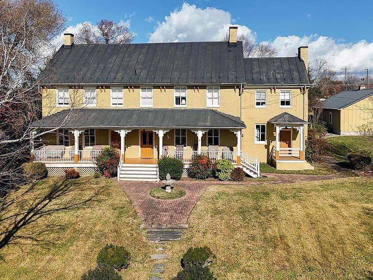 Listing photo 2