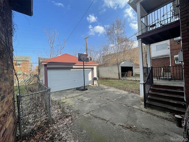 Listing photo 5