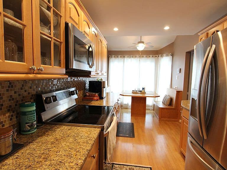 Listing photo 3