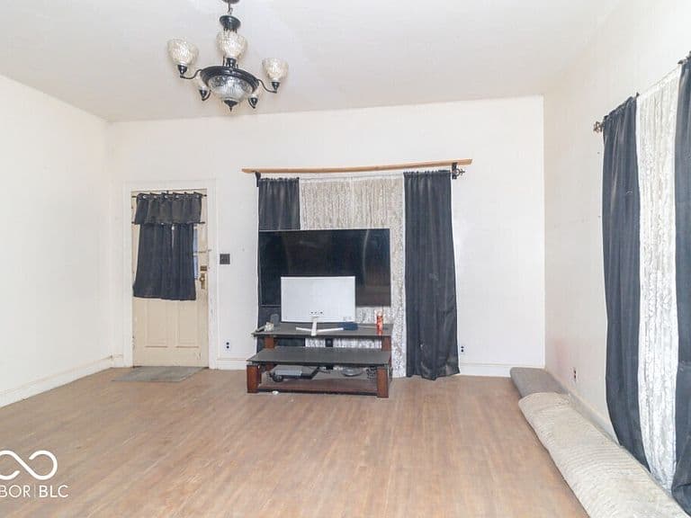 Listing photo 5