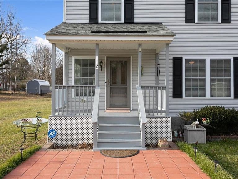 Listing photo 3