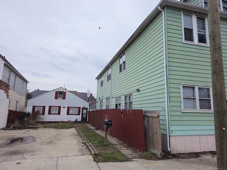 Listing photo 3