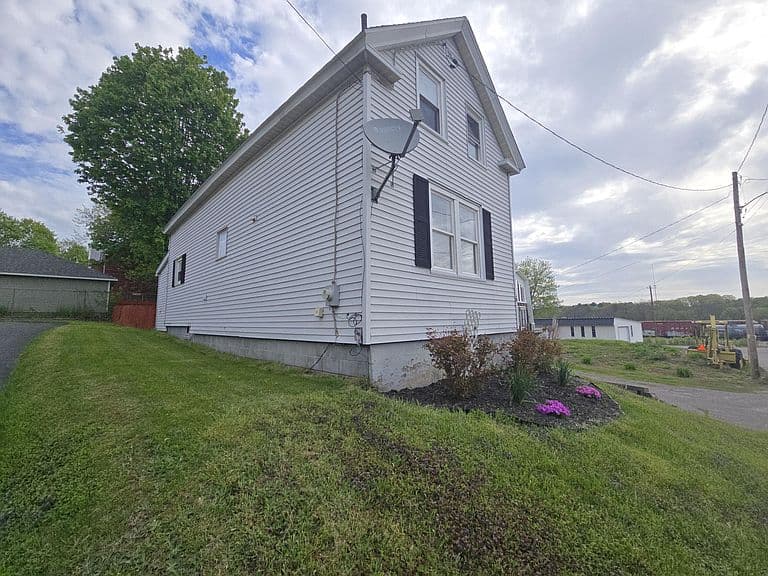 Listing photo 3