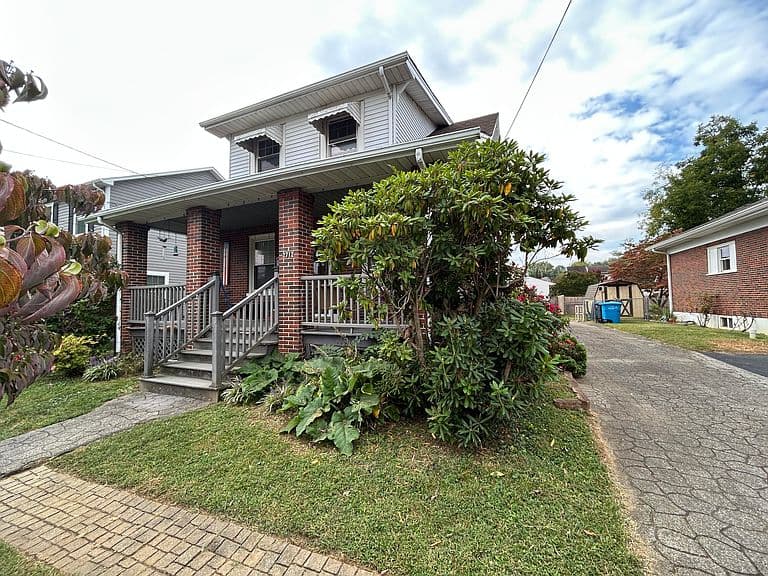 Listing photo 3