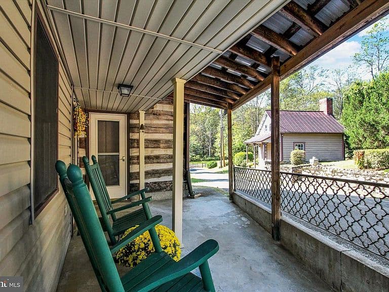 Listing photo 4