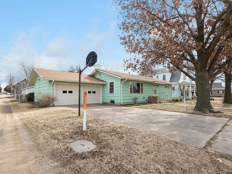 Listing photo 4