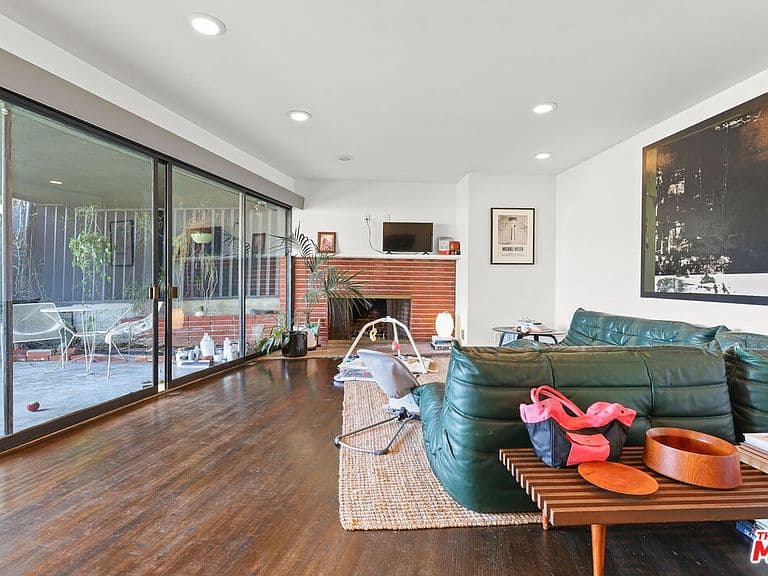 Listing photo 3