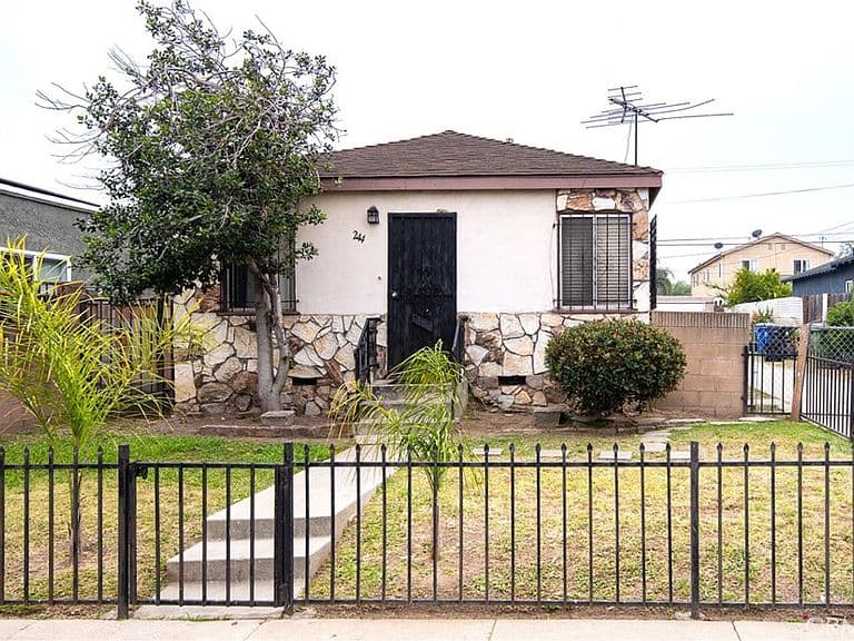 Listing photo 2