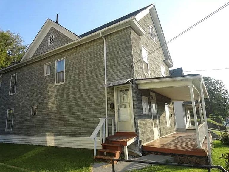 Listing photo 2