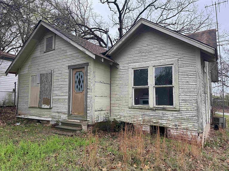 Listing photo 2