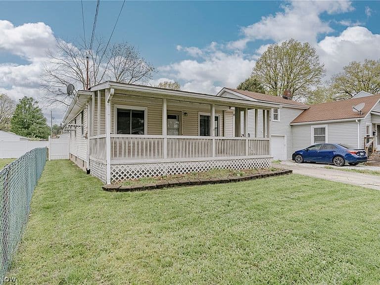 Listing photo 2