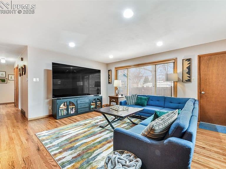 Listing photo 5