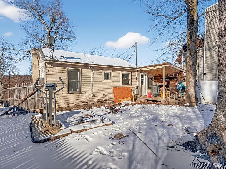 Listing photo 2