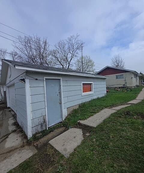 Listing photo 3